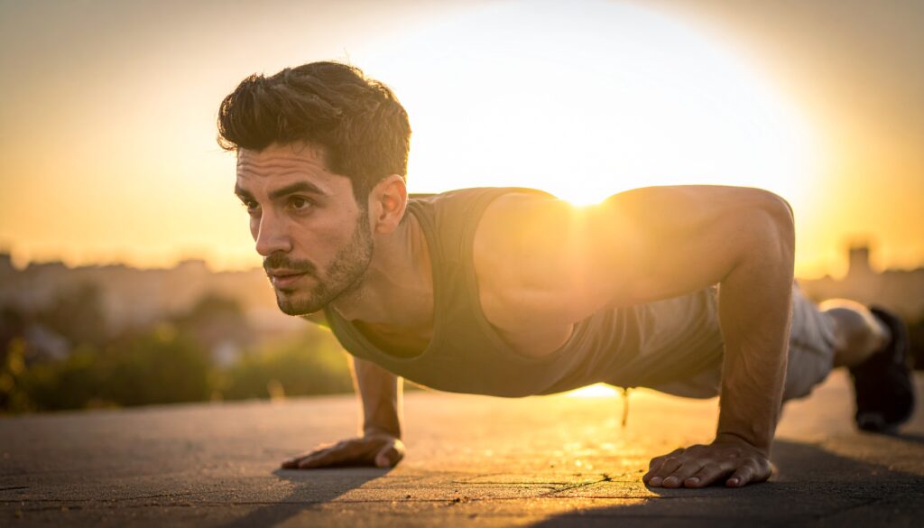 Muskelaufbau mit Calisthenics: Trainingsplan, Übungen, Tipps auf koerperraum.at